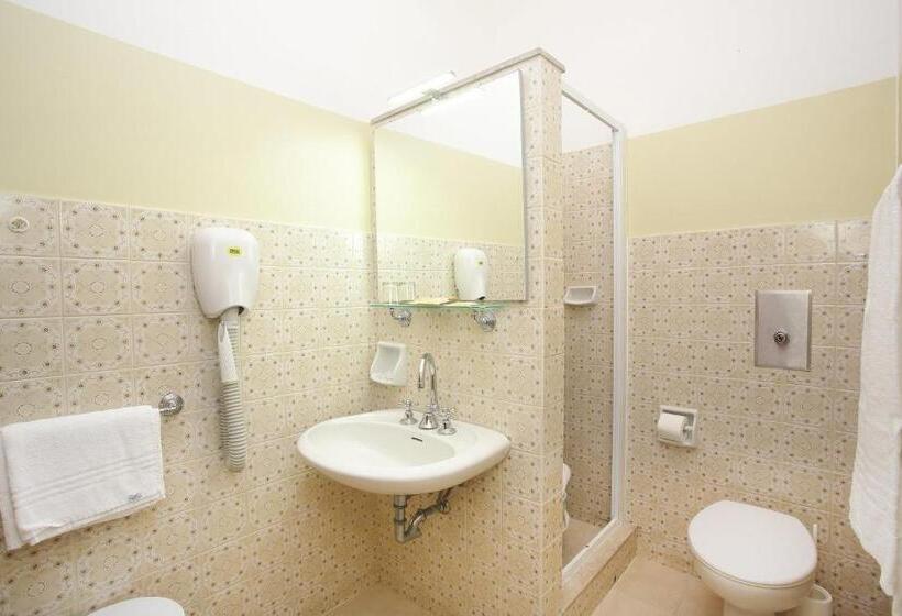 Triple Room Sea View, President