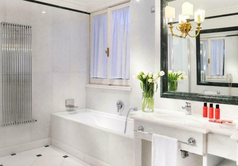 Camera Deluxe, D’inghilterra Roma – Starhotels Collezione