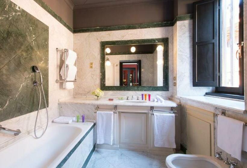 Quarto Familiar Comunicado, D’inghilterra Roma – Starhotels Collezione