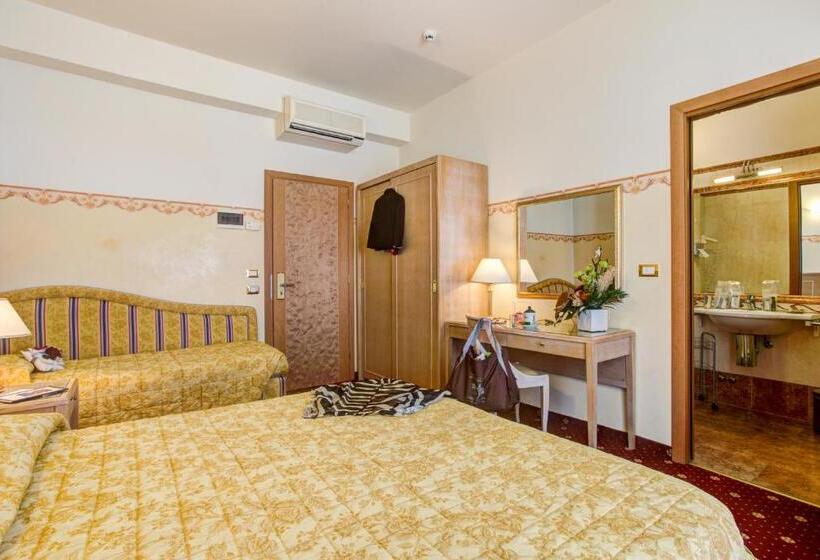 Triple Room Sea View, Byron