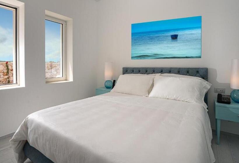 디럭스 룸 킹사이즈 침대, Grotta Palazzese Beach