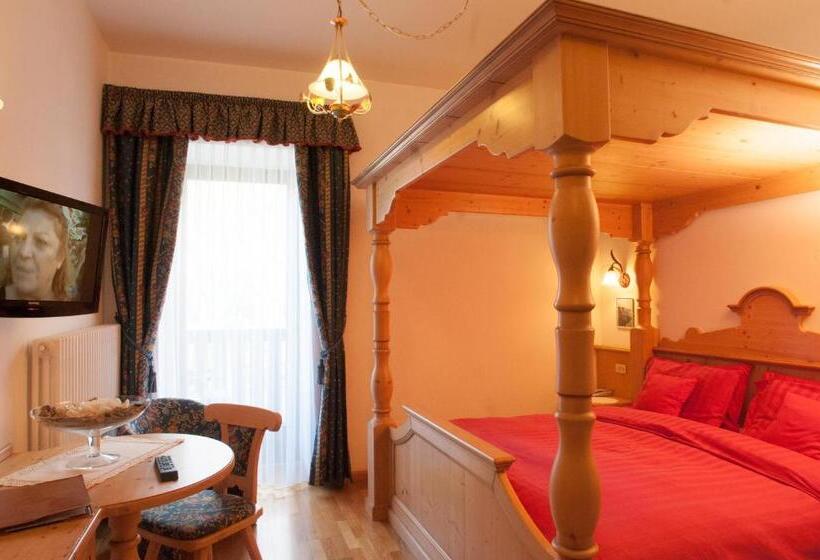 Superior room with lake view, Lavaredo