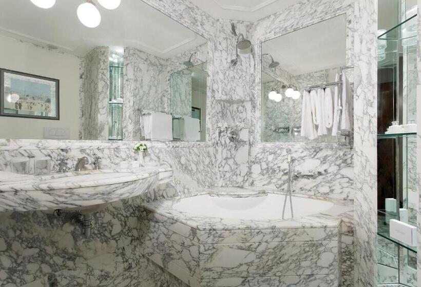 اتاق سوپریور, Lord Byron   Small Luxury Hotels Of The World
