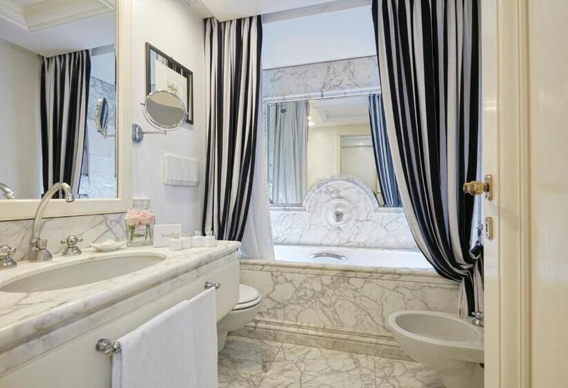 اتاق خانوادگی, Lord Byron   Small Luxury Hotels Of The World