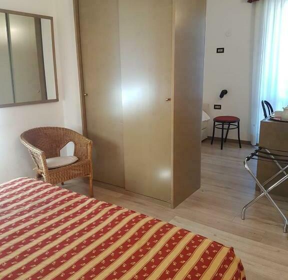 Chambre Quadruple Standard avec Balcon, Pineta