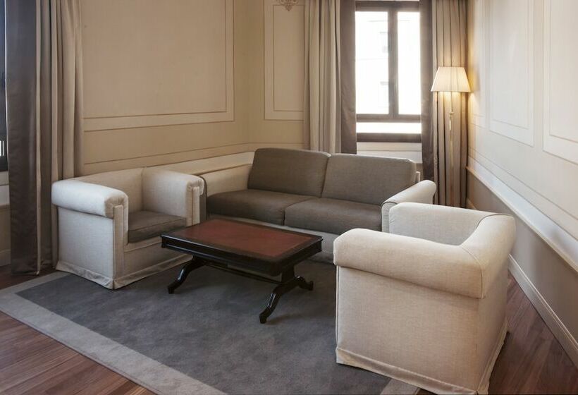 סוויטת ג'וניור, Radisson Blu Ghr , Rome