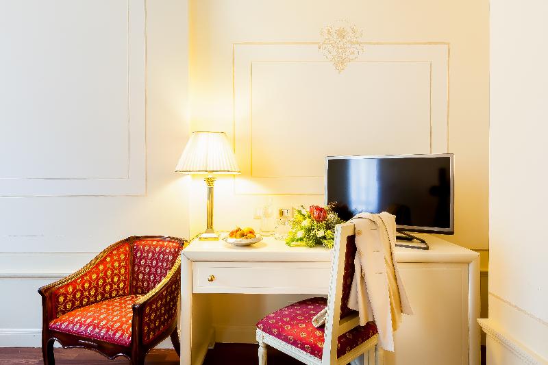 סוויטת ג'וניור, Radisson Blu Ghr , Rome