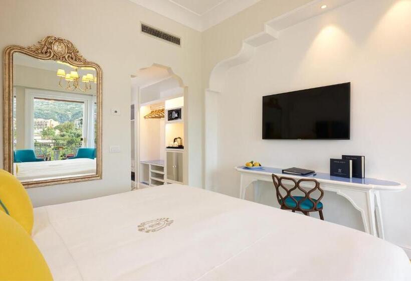 Quarto Deluxe com Sacada, Grand Hotel Ambasciatori