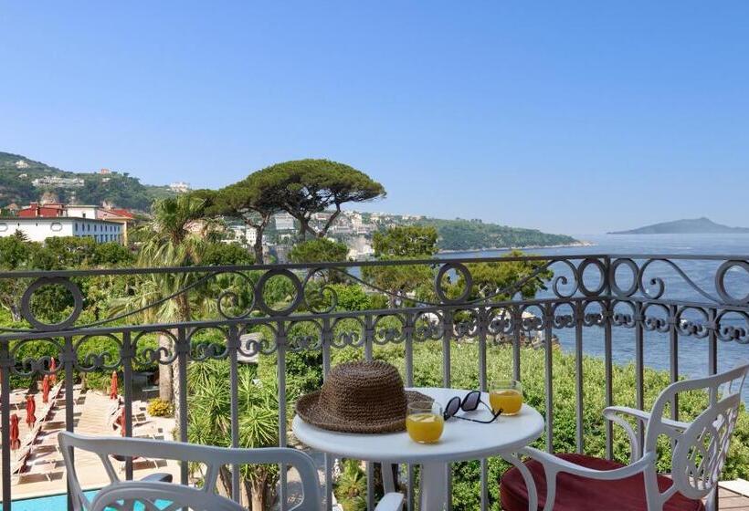 Quarto Deluxe com Sacada, Grand Hotel Ambasciatori