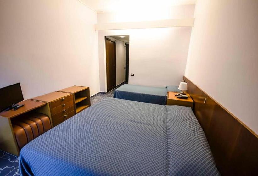Трежместный Номер Economy, Grand Hotel Helios