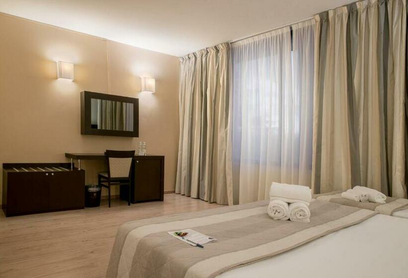 اتاق استاندارد سه نفره, Executive