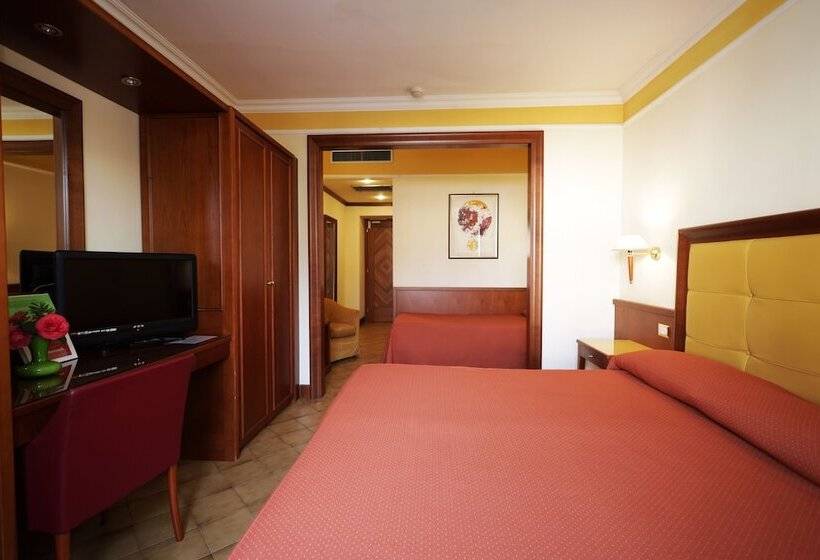 Трехместный Номер Superior Вид на Сад, Il Chiostro By Lvg Hotel Collection