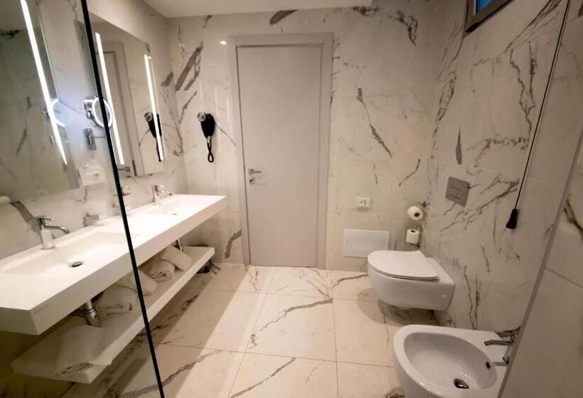 Habitación Premium Vista al Mar., Labranda Rocca Nettuno Tropea