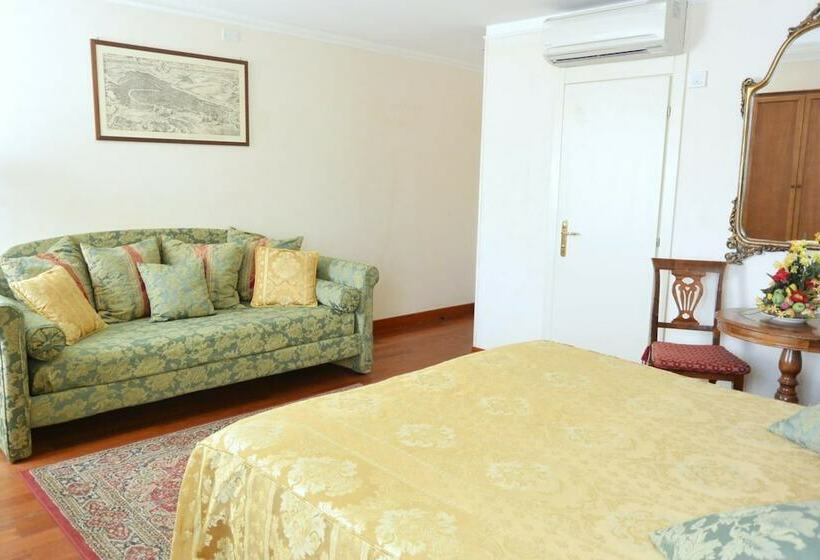 اتاق استاندارد چهار تخته, San Zulian