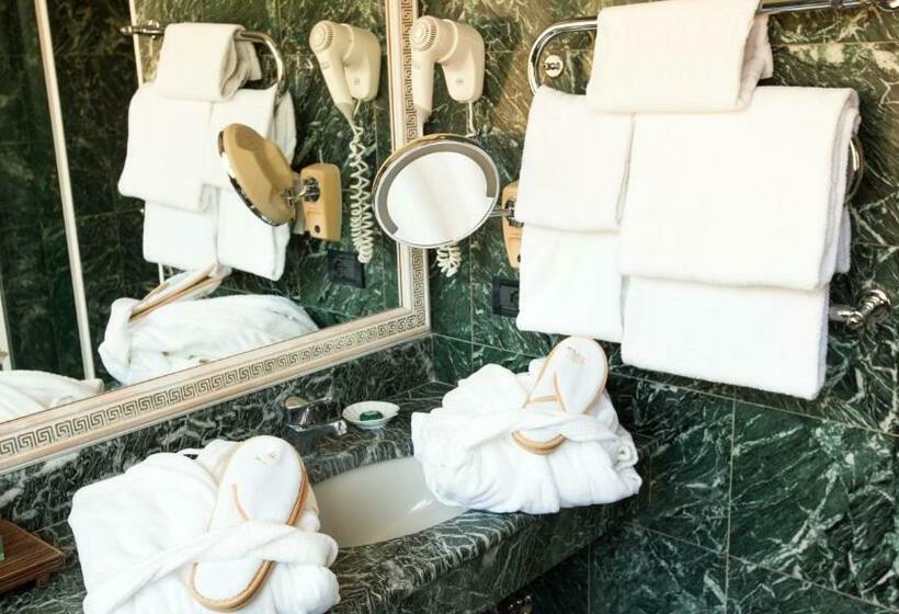 اتاق استاندارد سه نفره, Victoria & Iside Spa