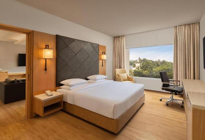 Люкс Executive Кровать Кинг, Courtyard By Marriott Tiruchirappalli