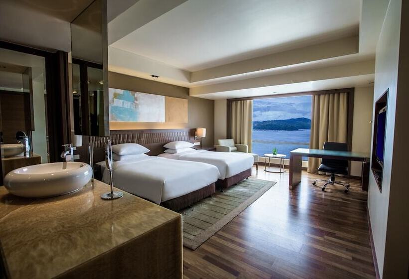 Номер Стандарт Вид на Море, Hyatt Regency Kinabalu