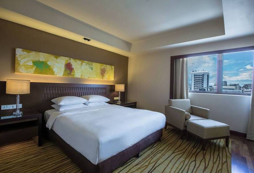Номер Клуб, Hyatt Regency Kinabalu