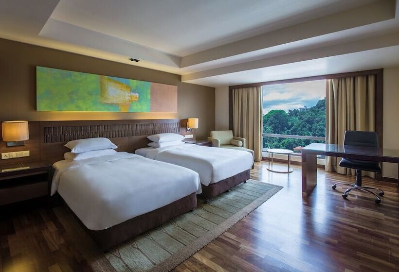 Номер Клуб, Hyatt Regency Kinabalu