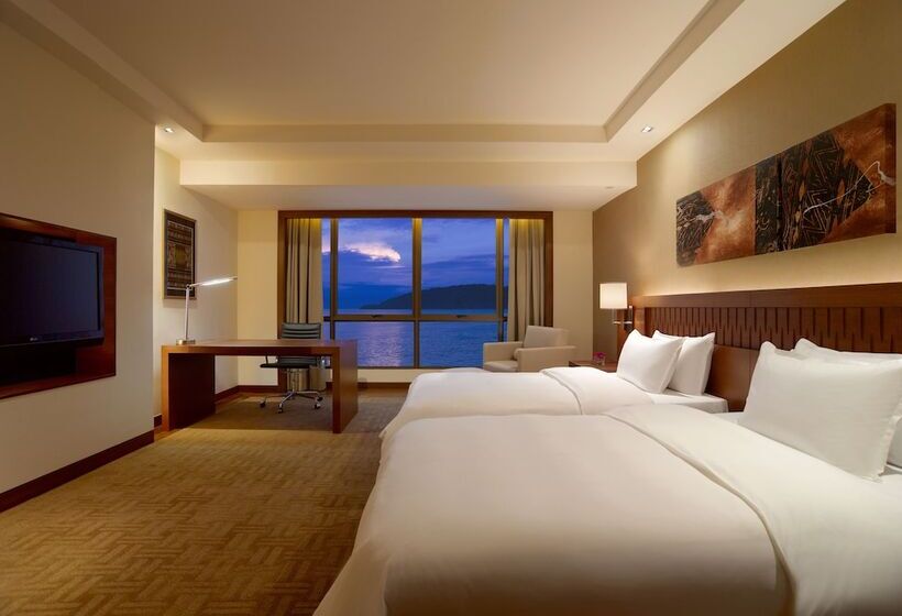 Номер Клуб Вид на Море, Hyatt Regency Kinabalu