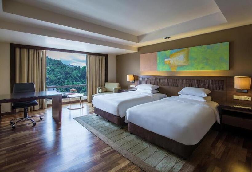 Номер Клуб, Hyatt Regency Kinabalu