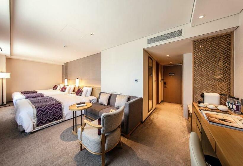 Трехместный Номер Премиум, Royal Hotel Seoul