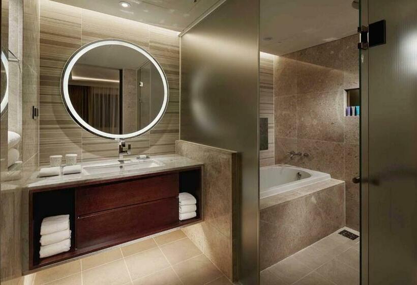 Королевский Люкс, Royal Hotel Seoul