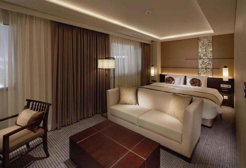 Полулюкс Клуб, Royal Hotel Seoul