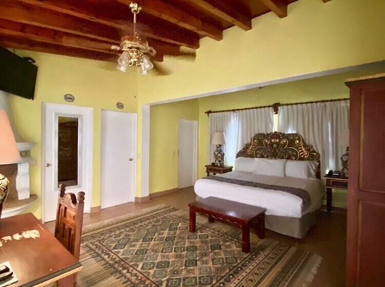 スイート, Hacienda De Las Flores