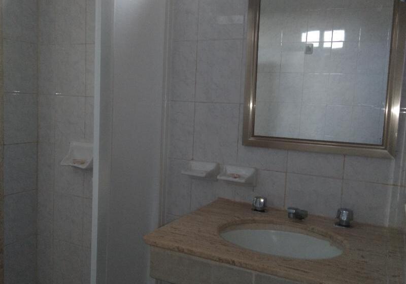 Cameră Triplă Standard, Maria De Lourdes