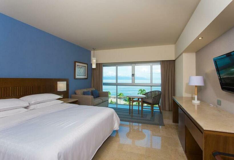 Quarto Deluxe Cama King cm Vistas, Sheraton Buganvilias Resort & Convention Center