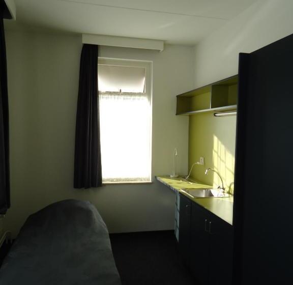 Quarto Triplo Standart, Café Restaurant De Posthoorn