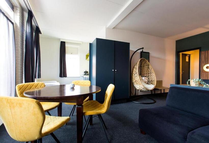 Quarto Triplo Standart, Café Restaurant De Posthoorn