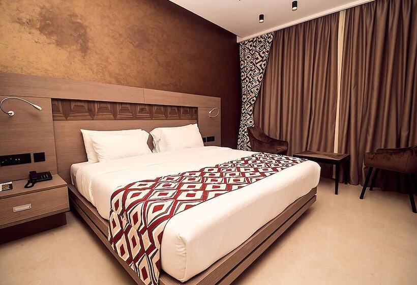 Quarto Deluxe, Sarakawa