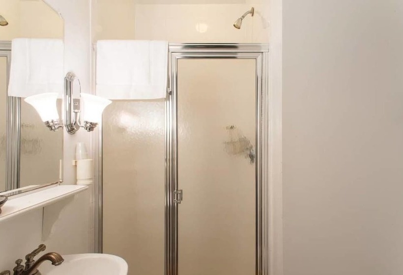 スタンダードルーム, The Coolidge Corner Guest House: A Brookline Bed And Breakfast