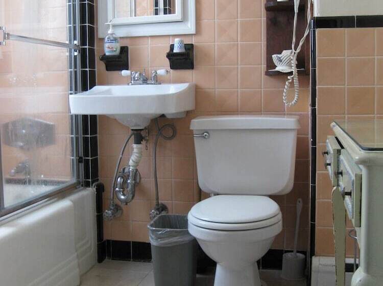 スタンダードルーム, The Coolidge Corner Guest House: A Brookline Bed And Breakfast