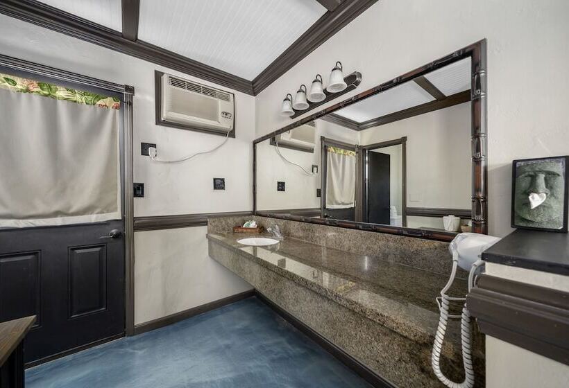Suite, Caliente Tropics