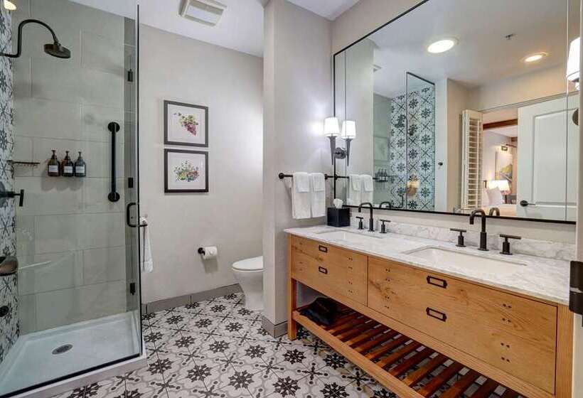 اتاق لوکس با تخت بزرگ, Hilton Wilmington/christiana