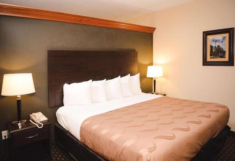 Люкс с гидромассажем, Quality Inn & Suites Ames Conference Center Near Isu Campus