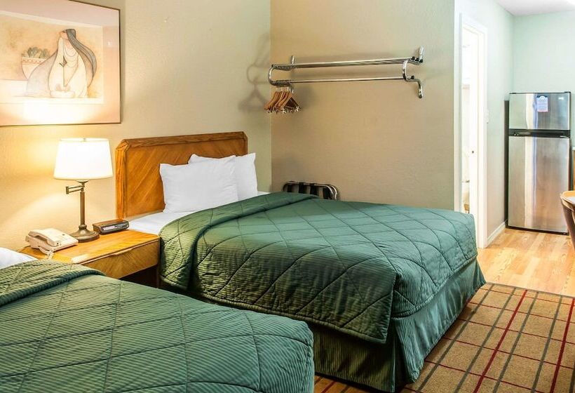 Номер Стандарт 2 Двуспальные Кровати, Rodeway Inn East