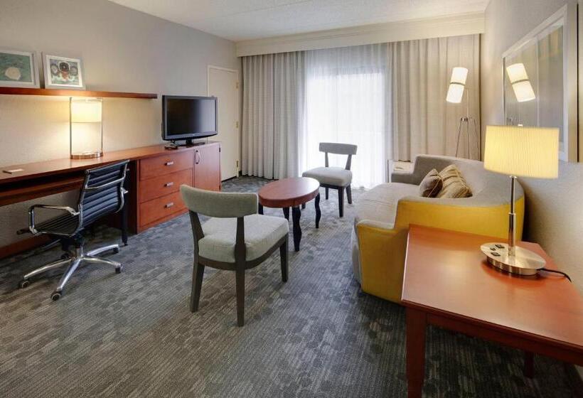 스위트 킹사이즈 침대, Courtyard By Marriott Atlanta Windy Hill/ballpark