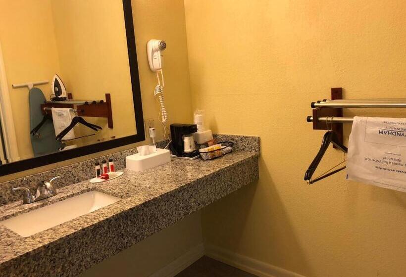اتاق استاندارد با تخت بزرگ, Days Inn By Wyndham Natchez