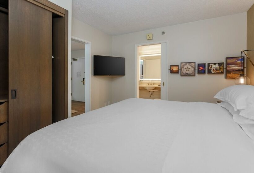 Suite z Balkonem, Sheraton Suites Market Center Dallas