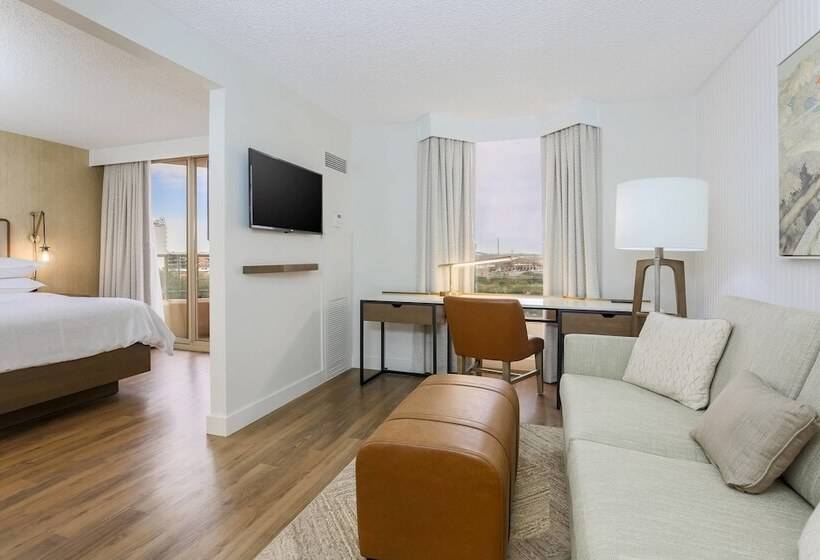 带阳台套房, Sheraton Suites Market Center Dallas