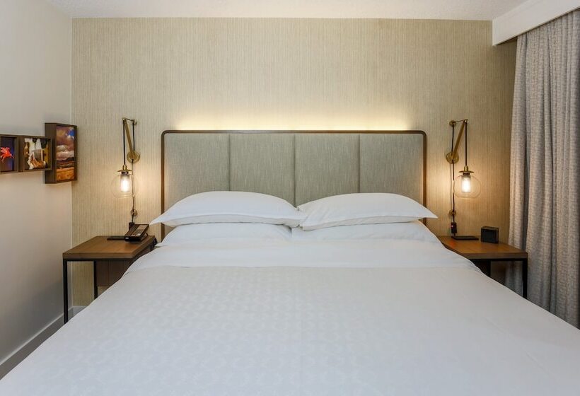 Suite z Balkonem, Sheraton Suites Market Center Dallas