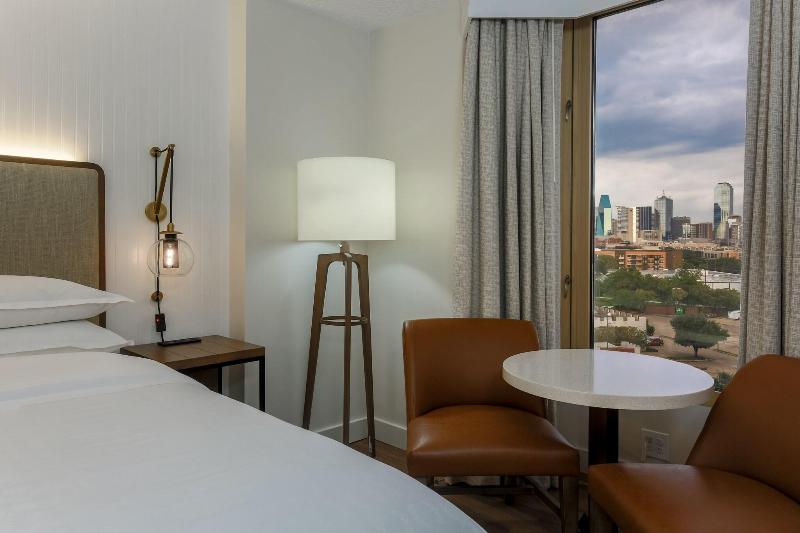 带大床的套房, Sheraton Suites Market Center Dallas