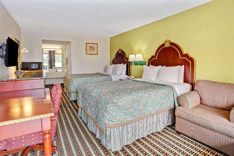 Люкс, Travelodge By Wyndham Sellersburg / Louisville North
