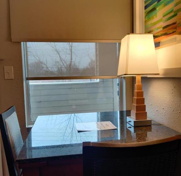 Номер Deluxe, Baymont Inn And Suites By Wyndham Columbus / Near Osu