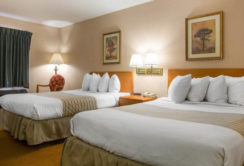 חדר סטנדרט שתי מיטות זוגיות, Econo Lodge Inn & Suites At Fort Moore