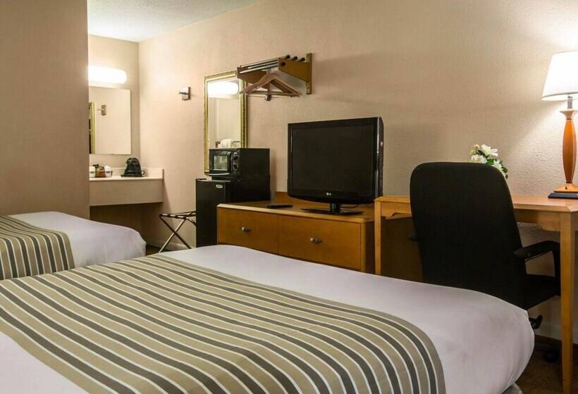 חדר סטנדרט שתי מיטות זוגיות, Econo Lodge Inn & Suites At Fort Moore